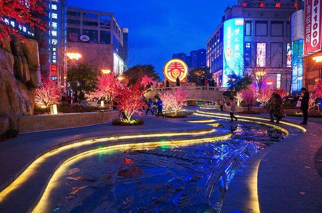 重慶標(biāo)識(shí) 戶外廣告燈箱的制作流程有幾步？燈箱的保養(yǎng)維護(hù)要注意